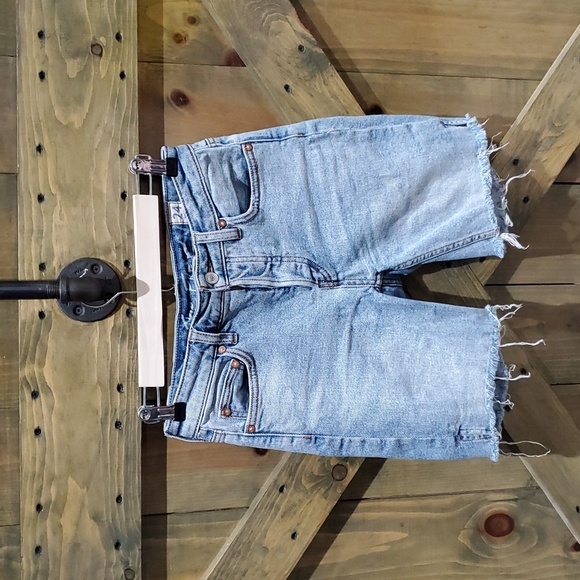 WE THE FREE DENIM JEAN SHORTS RAW HEM SIZE 24 BUTTONFLY FREE PEOPLE - Picture 1 of 7